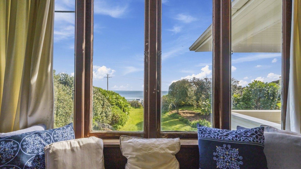 Wellington Region House | The Beach Cottage - Paekakariki Holiday Home