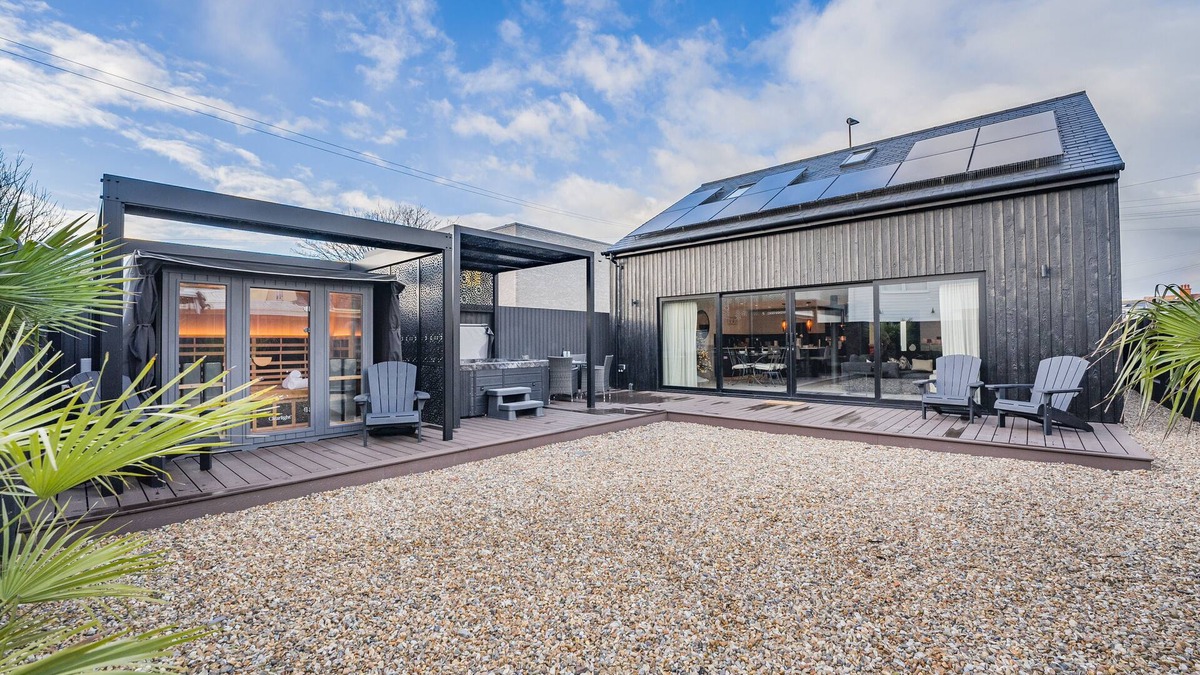Lancing House | The Beach Hideaway - Lancing