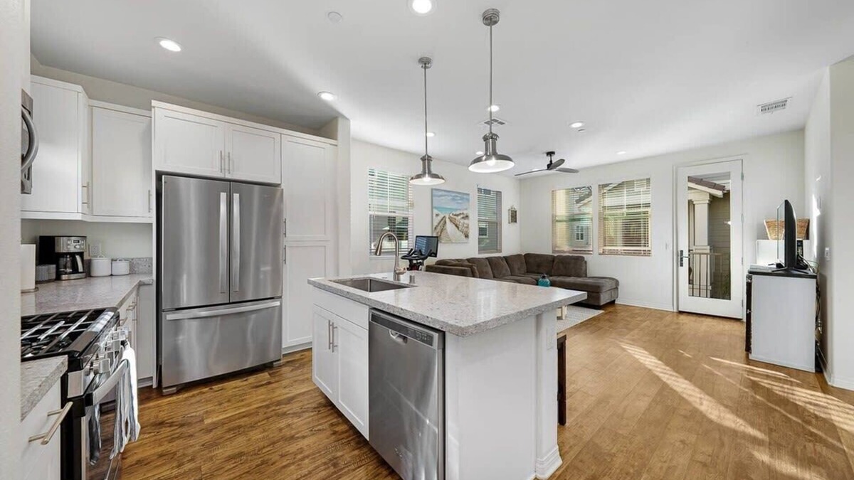 Imperial Beach Apartment | The Beach Hive/Newly remodeled