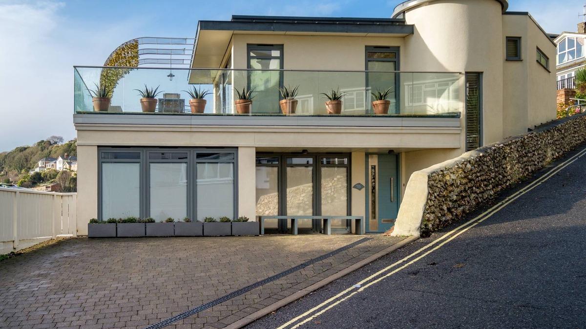 Ventnor Cottage | The Beach House - a house that sleeps 6 guests in 3 bedrooms