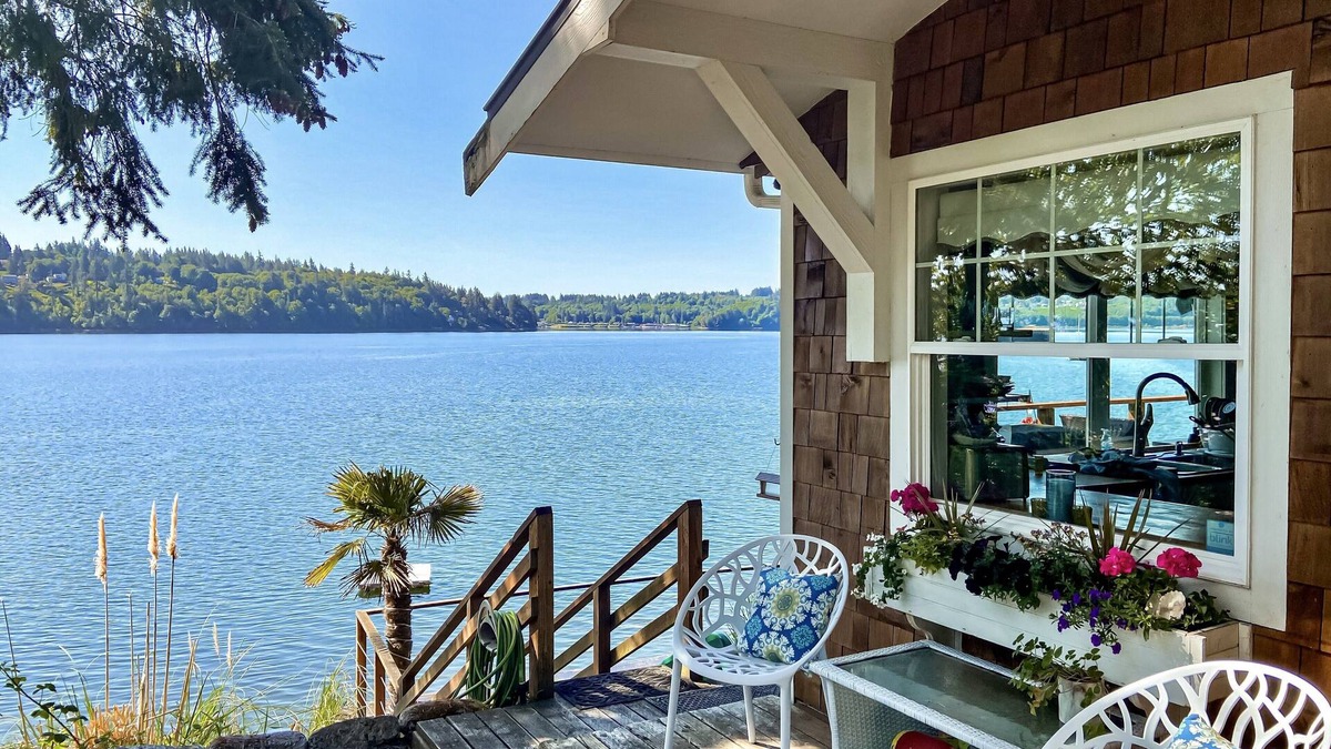 Shelton House | *THE BEACH HOUSE* Beautiful Puget Sound Waterfront Beach House Shelton