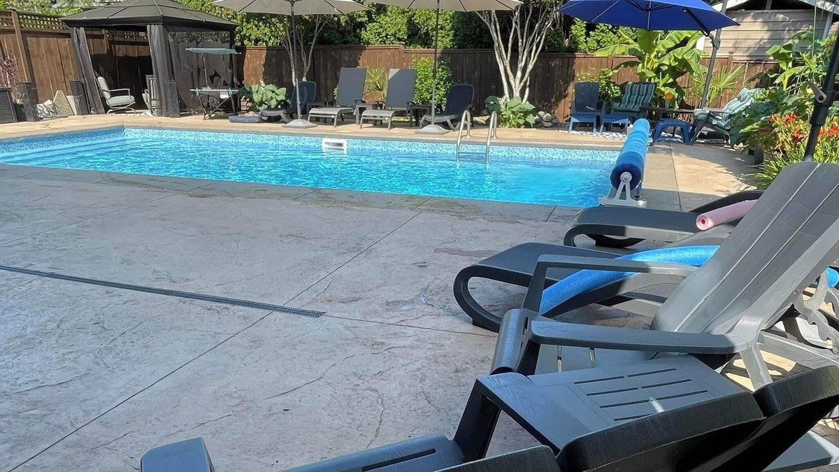 Crescent Beach Apartment | The Beach House in Ocean Park w/ heated pool