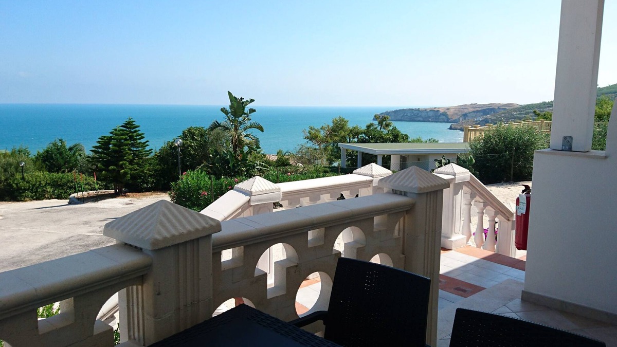 Peschici Apartment | THE BEACH HOUSE