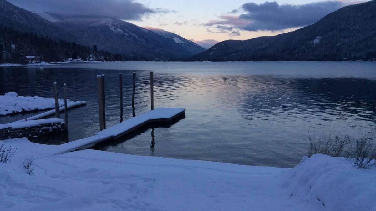 Nelson House | The Beach House on Kootenay Lake - call/text Catherine 250 354 8766