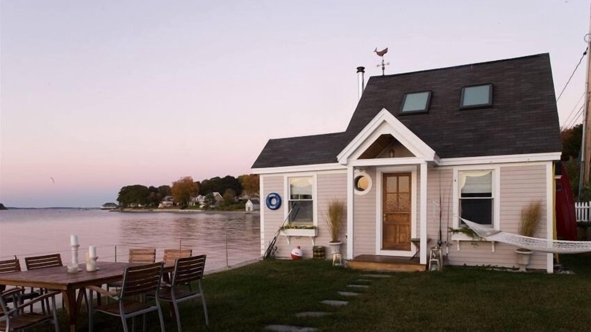 Peaks Island Cottage | “The Beach House” Peaks Island Oceanfront Cottage