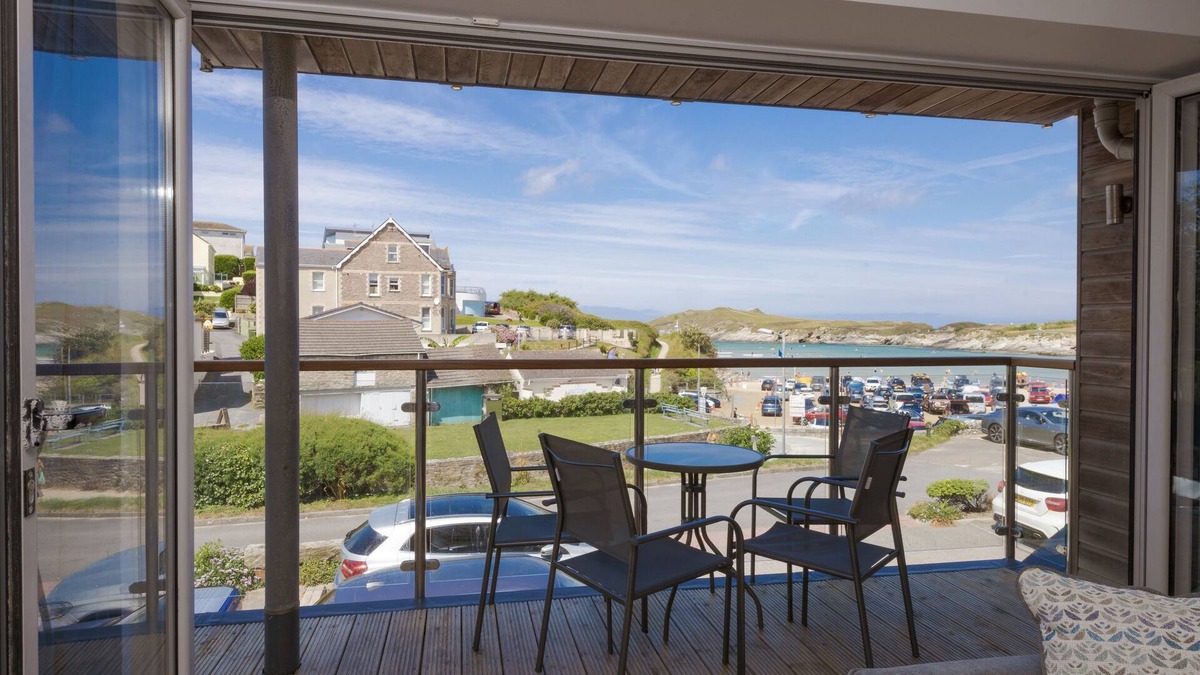 Porth Apartment | The Beach House & Porth Sands Apartments