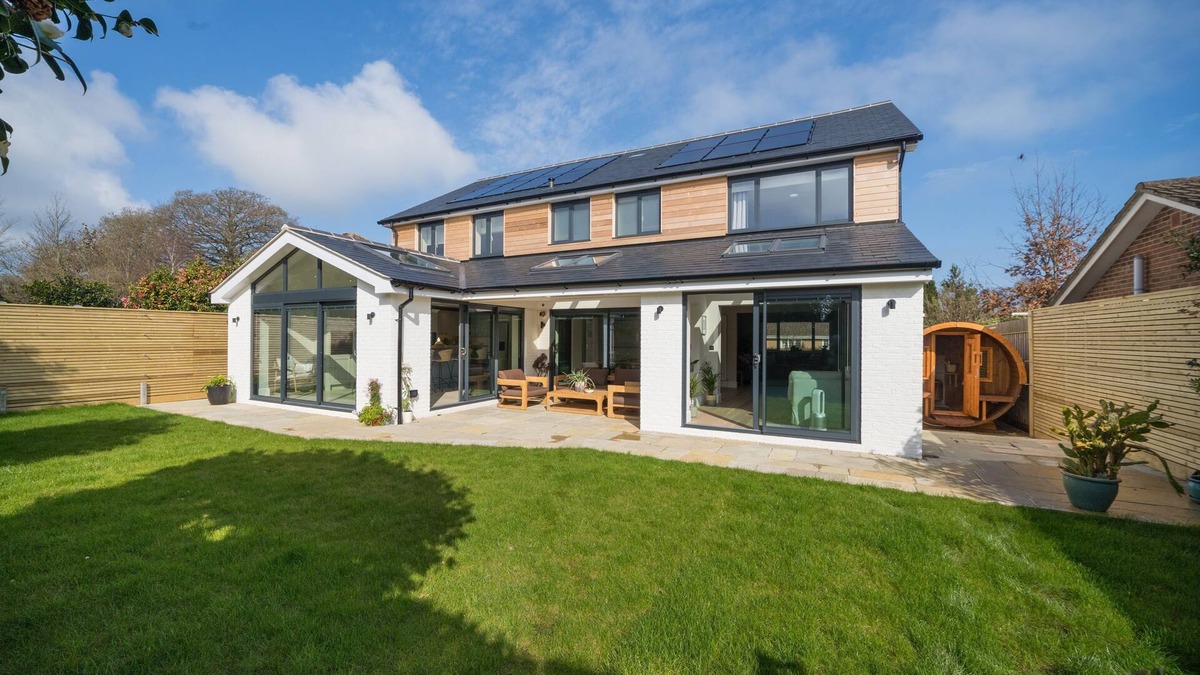 Bembridge House | The Beach House - sleeps 8 guests in 4 bedrooms