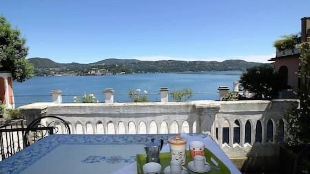 Pella Apartment | The Beach independent apartment view lake!, lake and beach view just a few meters from your abitazi
