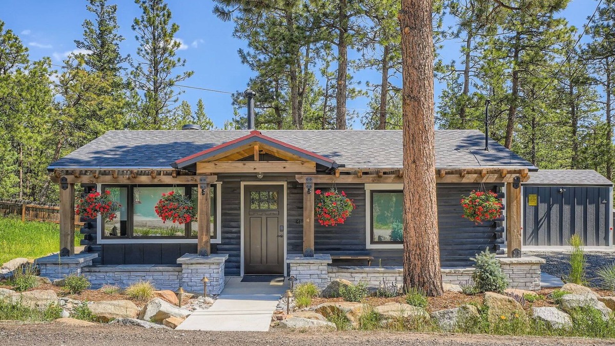 Morrison House | The Bear's Den, Hot Tub Retreat, Family Home