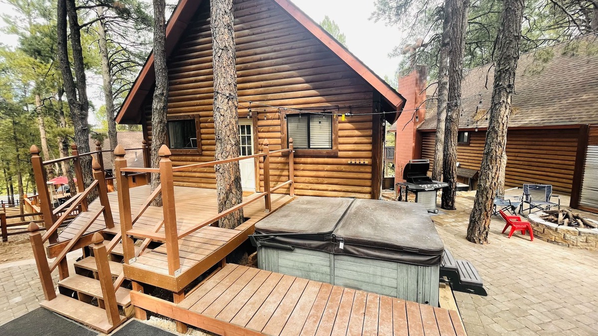 Kachina Village Cabin | The Bear's Den of Flagstaff + Private Hot Tub