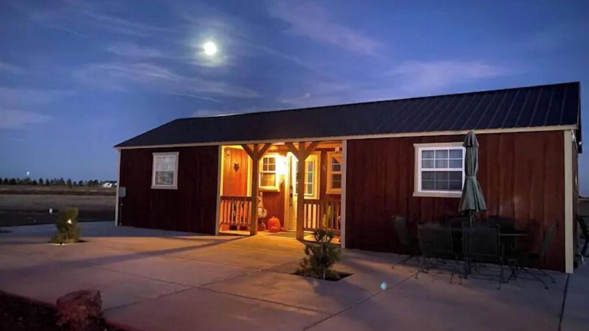 Seneca Cabin | The Bear’s Den. 1 bedroom 1 bathroom. Sleeps 4