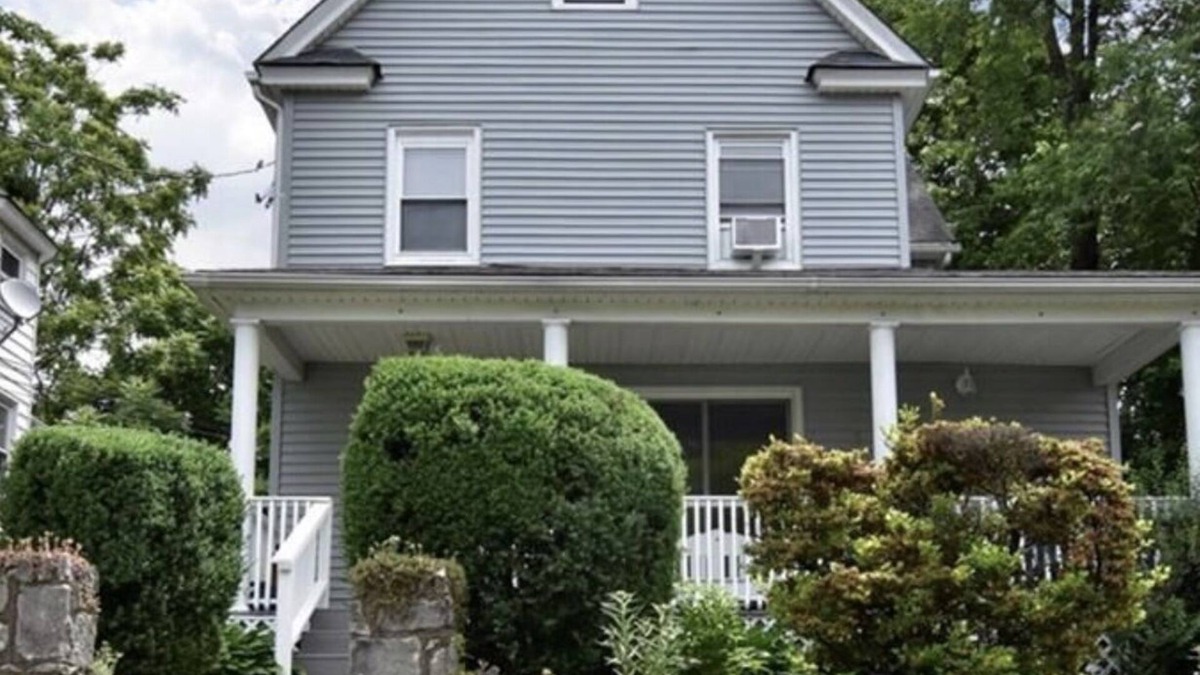 Tuckahoe House | The beautiful HillSide Cottage awaits you! Great location and close to NY city!