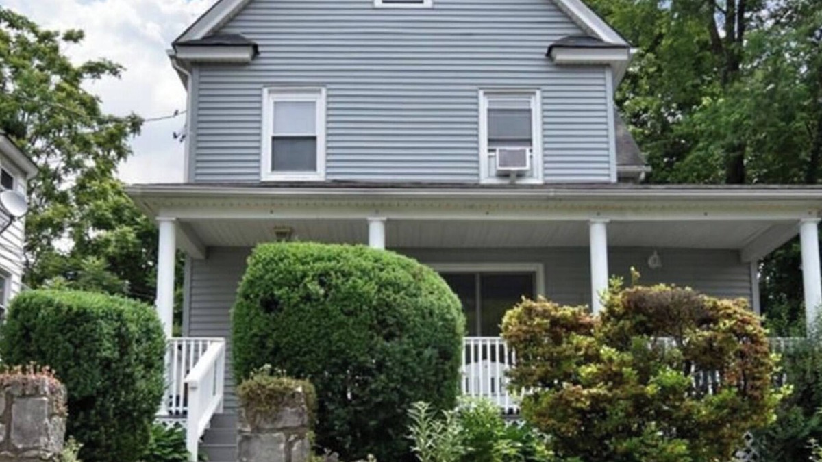 Tuckahoe Apartment | The beautiful HillSide Cottage awaits you! Great location and close to NY city!
