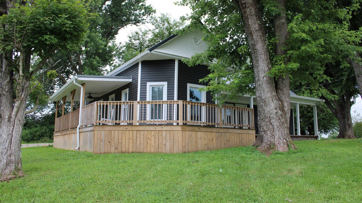 Bee Spring House | The Beehive in Bee Springs
