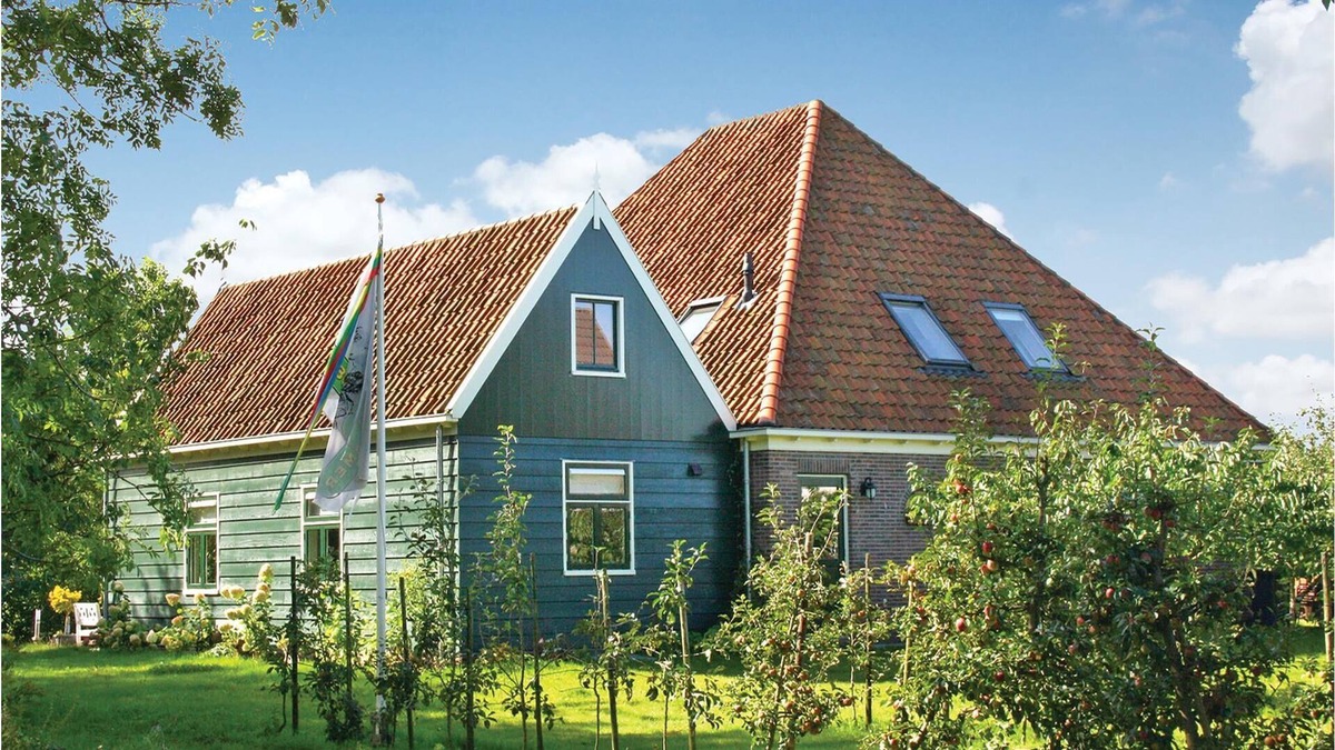Neck House | The Beemster in North Holland is a polder that was reclaimed in 1612. The area is on the UNESCO Worl