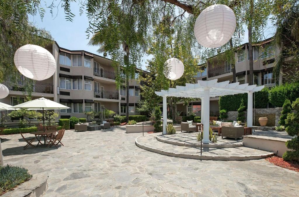 Tree Section Hotel | The Belamar Hotel Manhattan Beach, Tapestry by Hilton