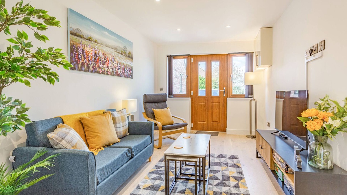 Pitchcombe Cottage | THE BELFRY, romantic, with a garden in Evesham