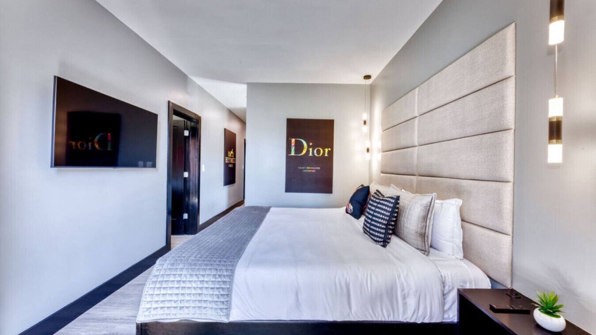 Biloxi Hotel | The Bella Downtown, 90210 Suite, Sleeps 2, King Bed, Balcony