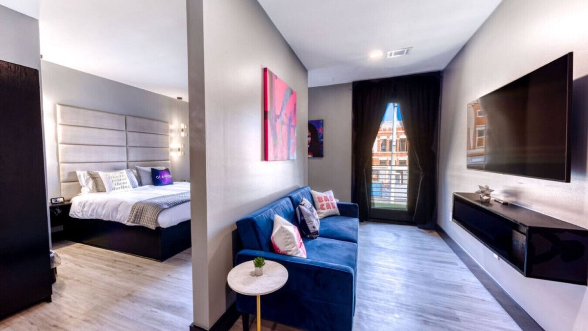 Biloxi Hotel | The Bella's Glamour & Grace Suite, Sleeps 2, Private Balcony