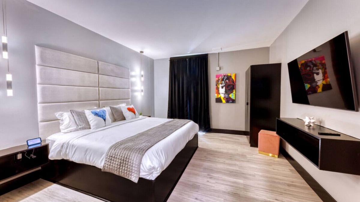 Biloxi Hotel | The Bella's Heartbreaker Hideaway Suite, Sleeps 2, Private Balcony