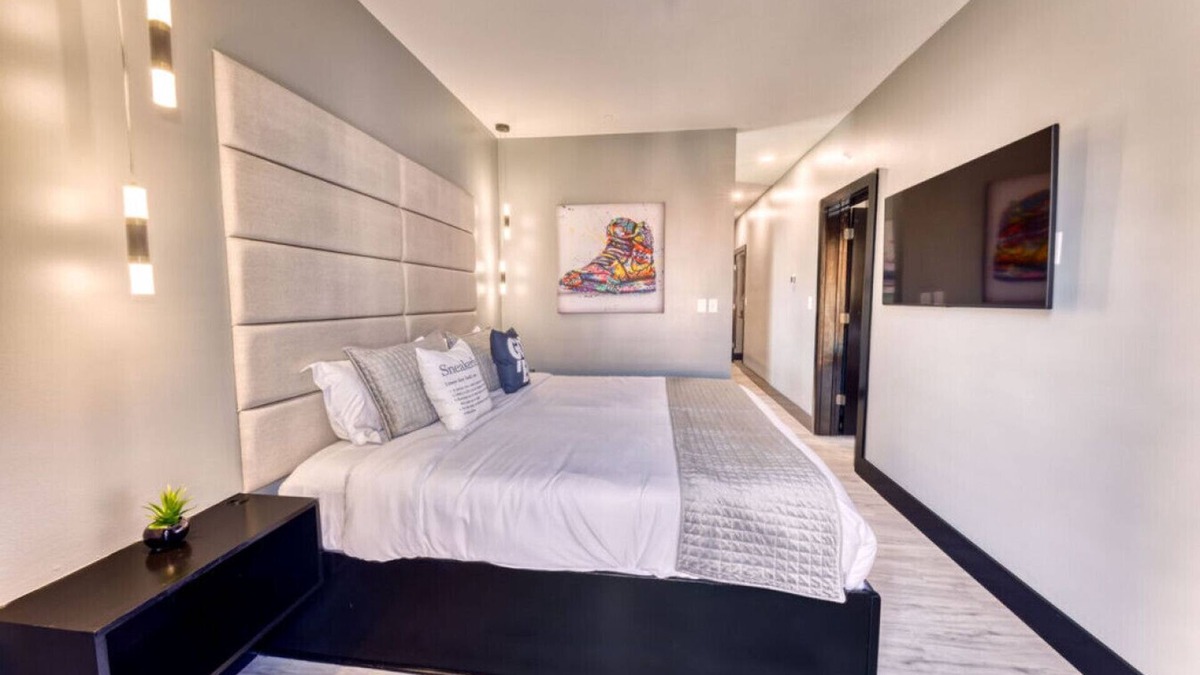 Biloxi Hotel | The Bella's Sneaker Dreamzzz Suite, Sleeps 2, Private Balcony