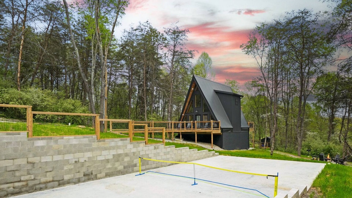New Plymouth Cabin | The Benison | Pickleball | Kids Playhouse