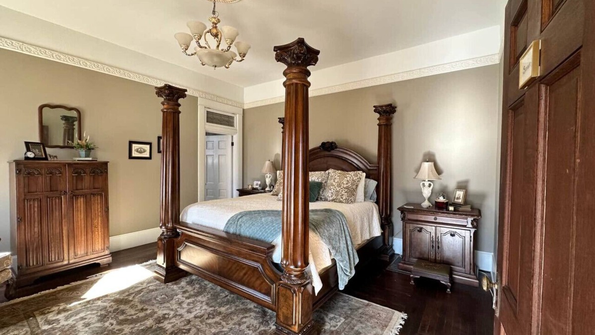 Guthrie Bed & Breakfast | The Bennett Room at The Judges Chambers