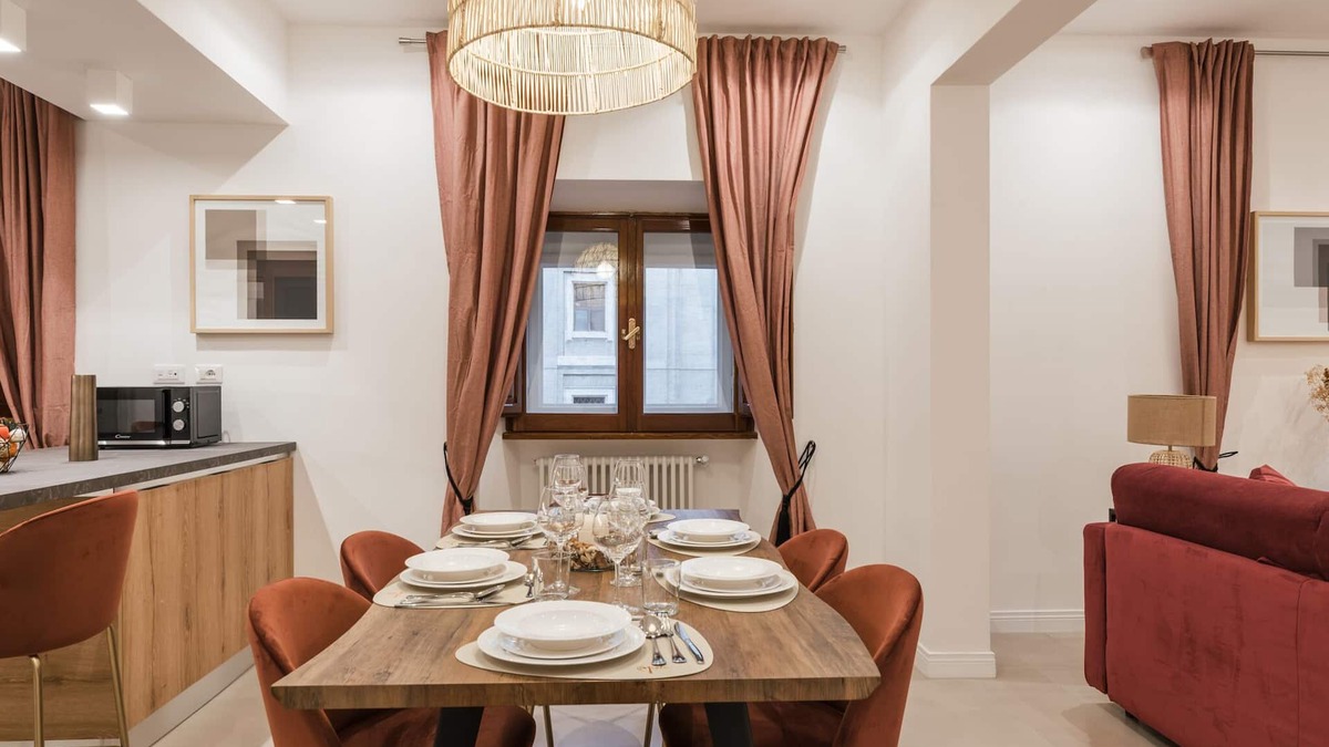 Rione V Ponte Apartment | THE BEST IN ROME CLOCK