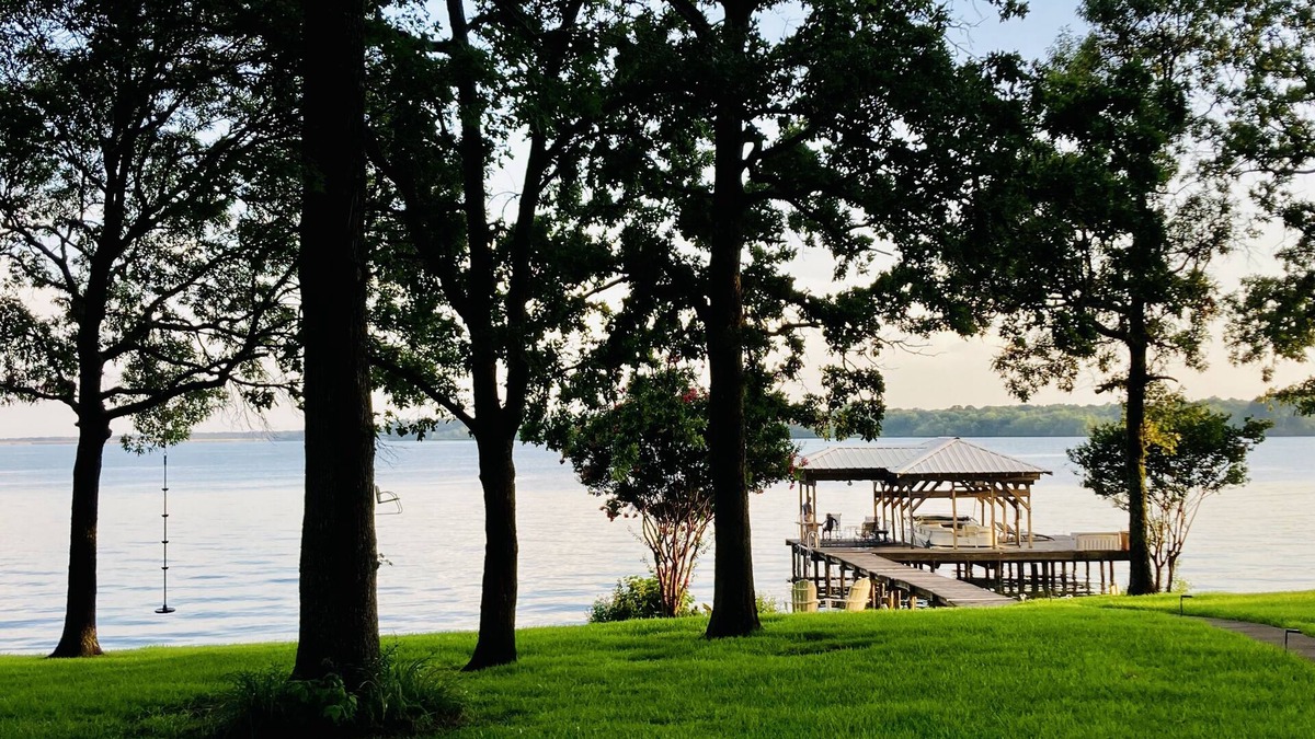 Cherokee County House | The best of lake living; 3/2+Loft; Open water and large yard
