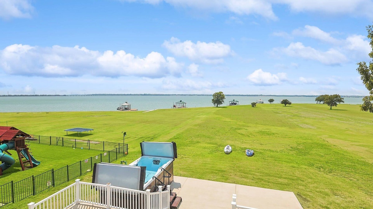 Rockwall House | The Best of Lakeside Living - Luxury at its Finest