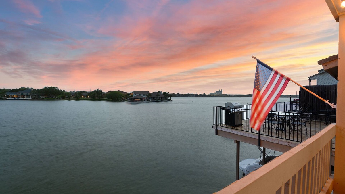 Horseshoe Bay House | The best sunset on the lake!
