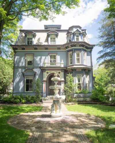 East Hampton Bed & Breakfast | The Bevin House B&B