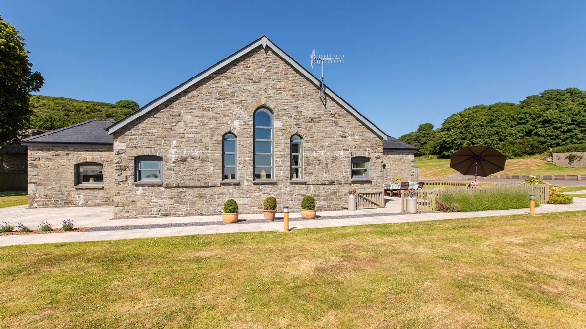 Kidwelly Apartment | The Big Barn - Tanylan Farm