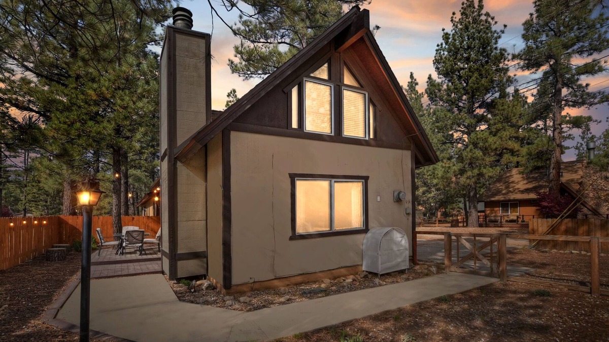 Woodlands Cabin | The Big Bear Den - Cozy cabin retreat with mountain views