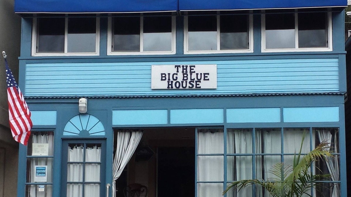 Avalon House | The Big Blue House of Catalina BOOK NOW for 2025