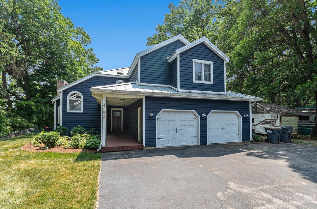 Berrien Springs House | The Big Blue Lakehouse