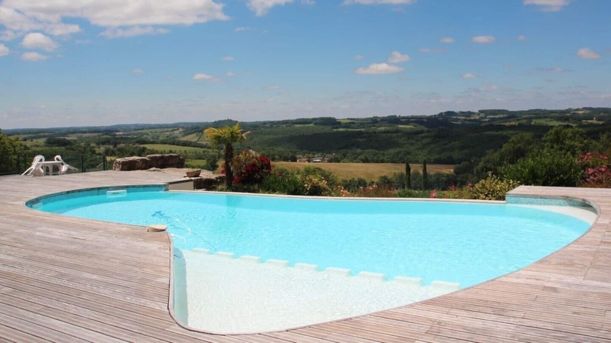 Saint-Remy House | THE BIG HOUSE AND ITS OVERFLOW POOL