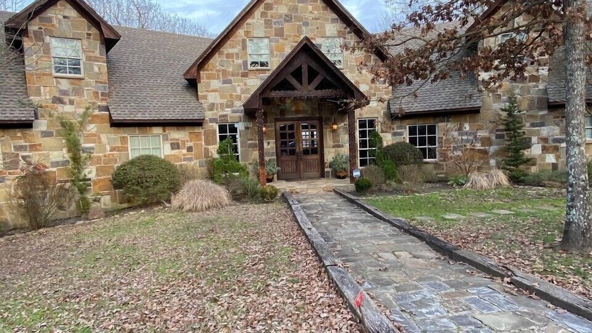 Mount Vernon House | The Big Pasture Lodge - An Elegant Escape in the Woods of East Texas