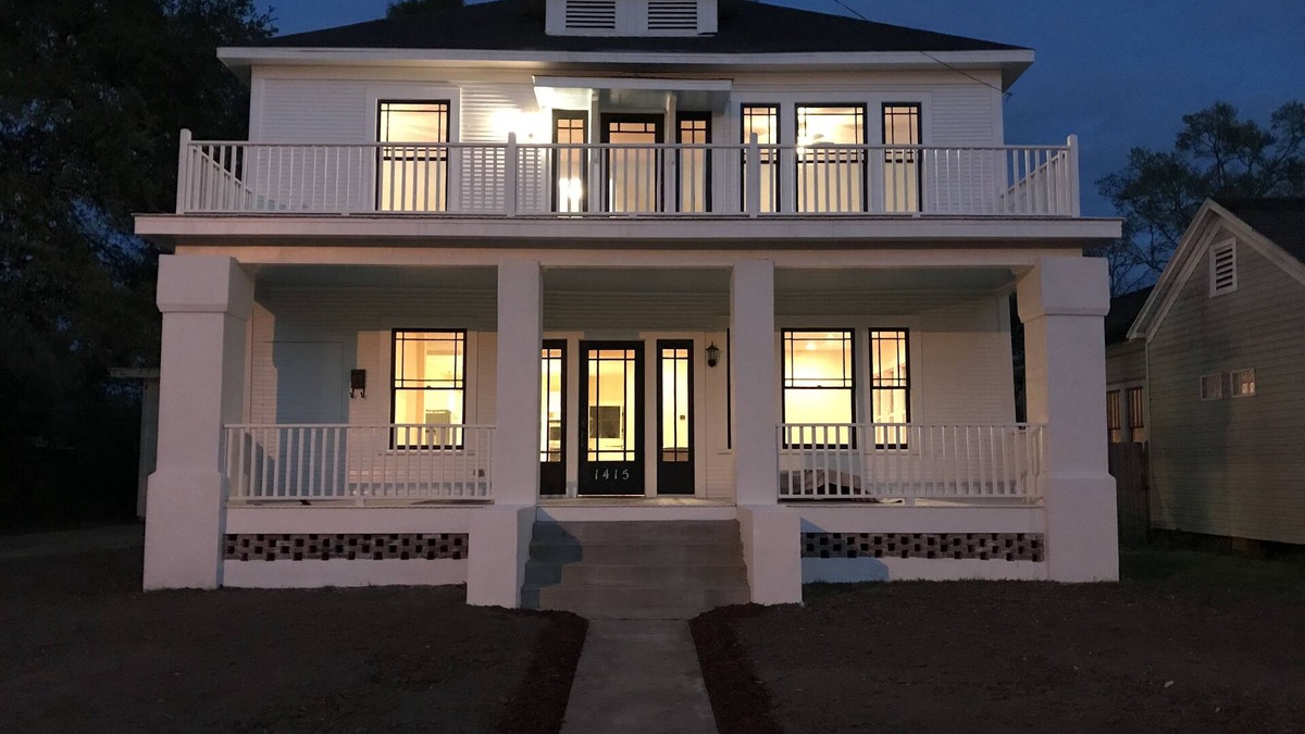 Lake Charles House | The Big White House LCLA