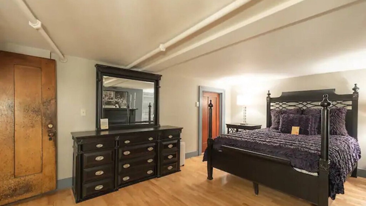 Orange House | The Biltmore Suite in historic Holladay House