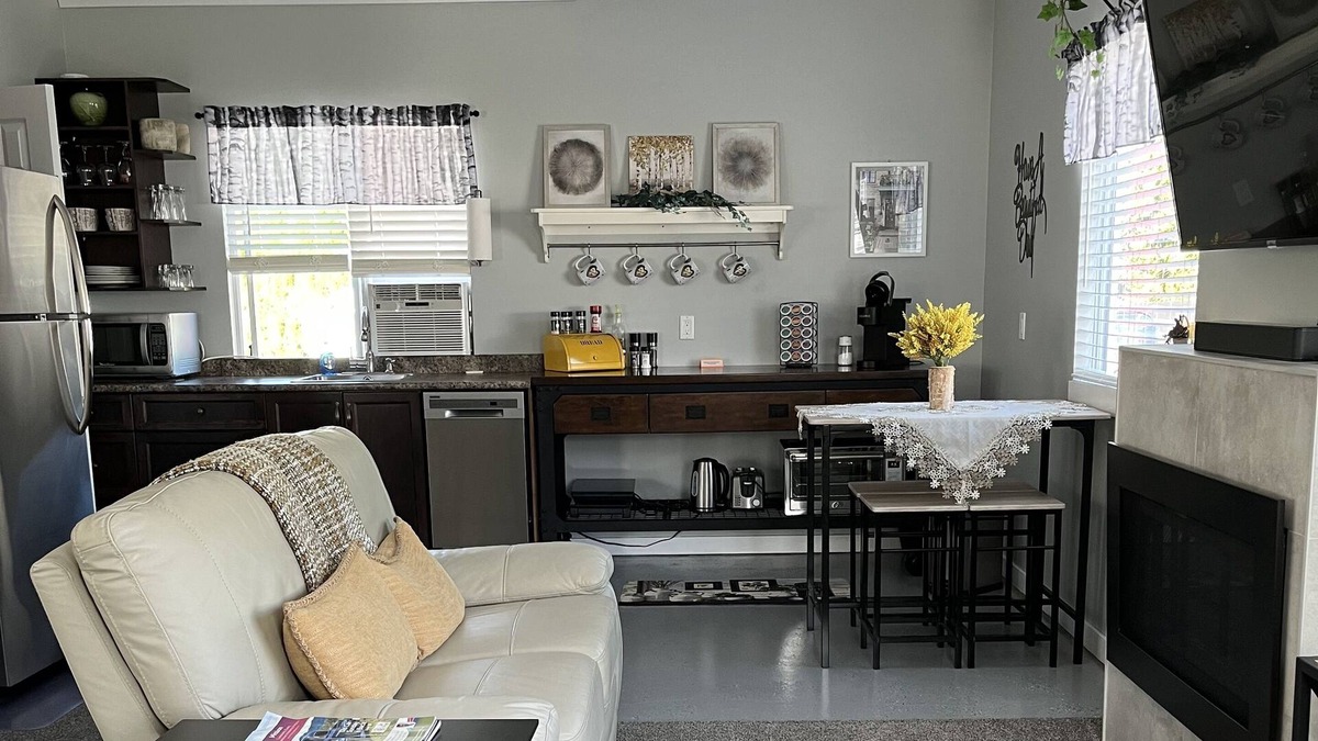 Mission House | The Birchwood Inn - A Cute & Cozy Getaway!