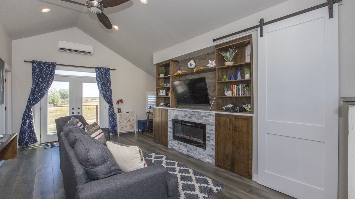 Frederick Apartment | The Bird House of Frederick with Open Space & Lake Views!