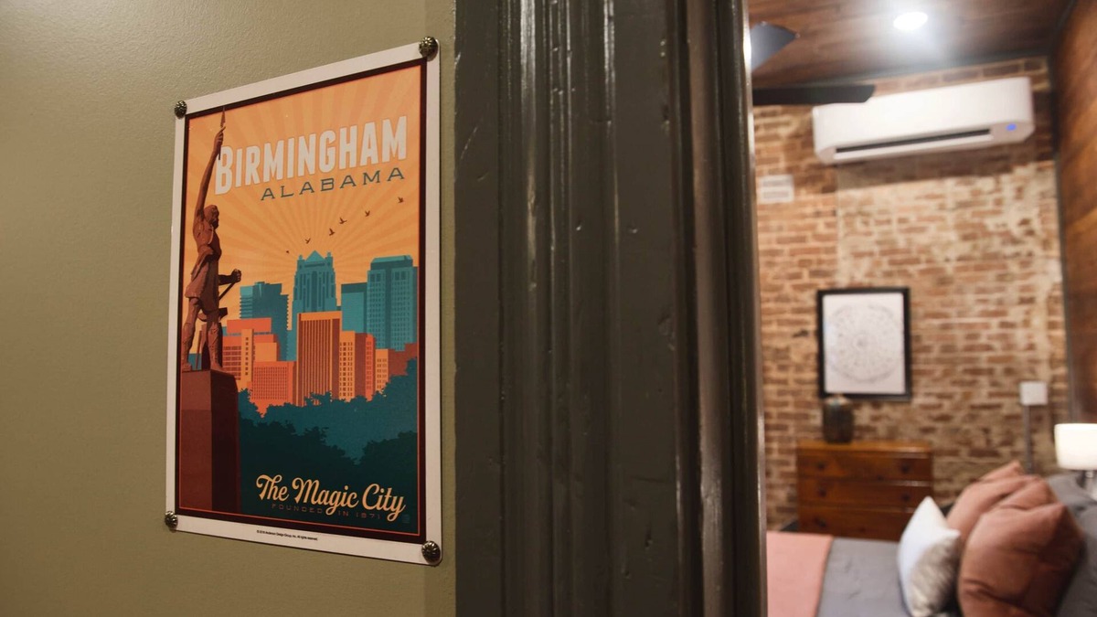 Laurel Hotel | The Birmingham Room- The Buzzard's Roost Inn