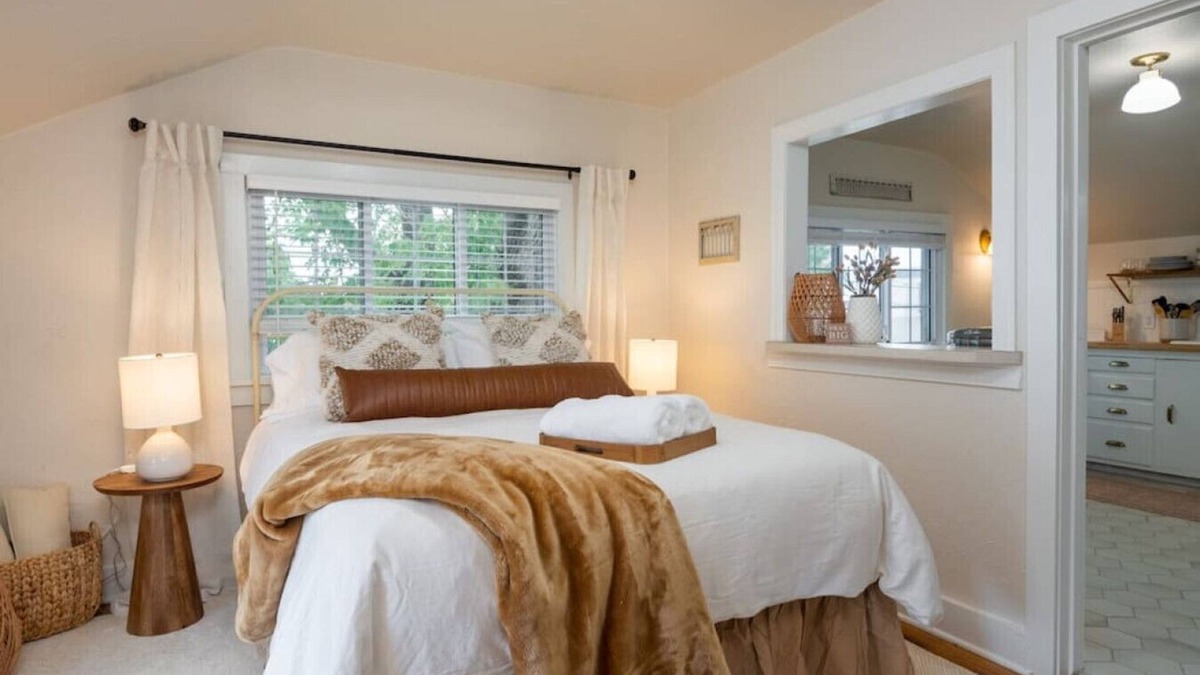 Rose Park Apartment | The Bitterroot Bungalow, Hip Strip Cozy Suite