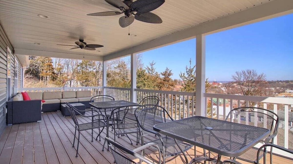 Hermann House | The Bittersweet Inn: Brand new 6 bed 5 bath house