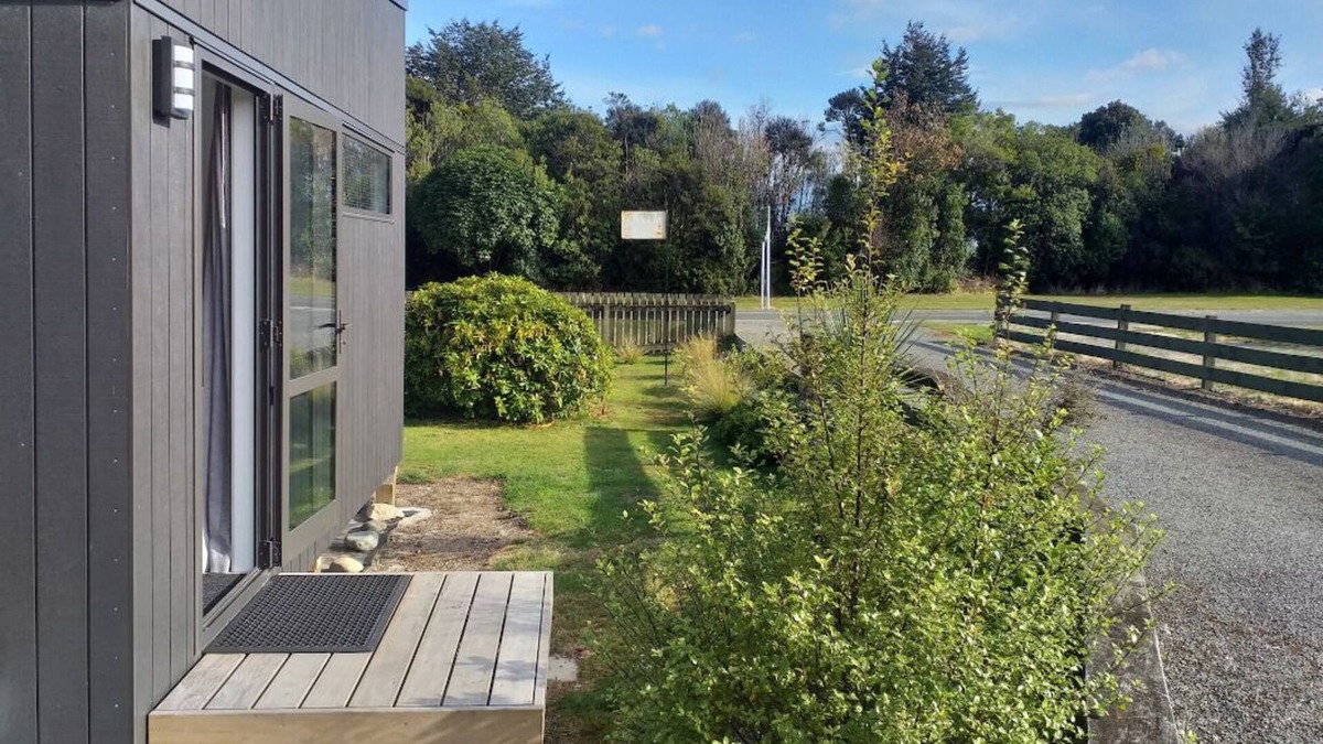 Manapouri House | The Bivy- Manapouri Lakefront