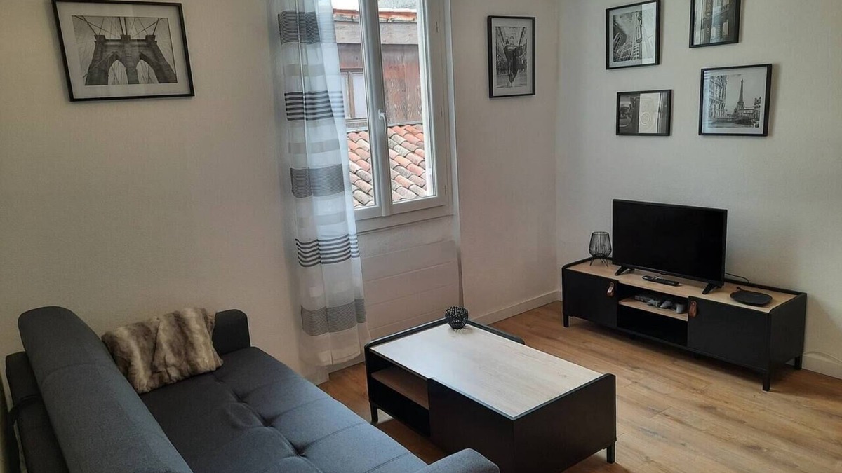 Le Busca Apartment | The black and white nice studio hyper center and wifi