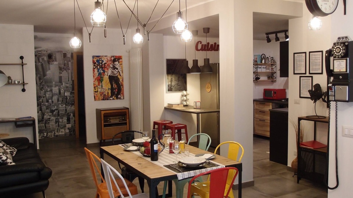 Valenzano Apartment | The black dog house: All NEW retro & industrial apartment close to Bari