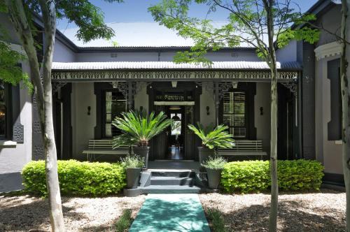 Robertson House | The Black House