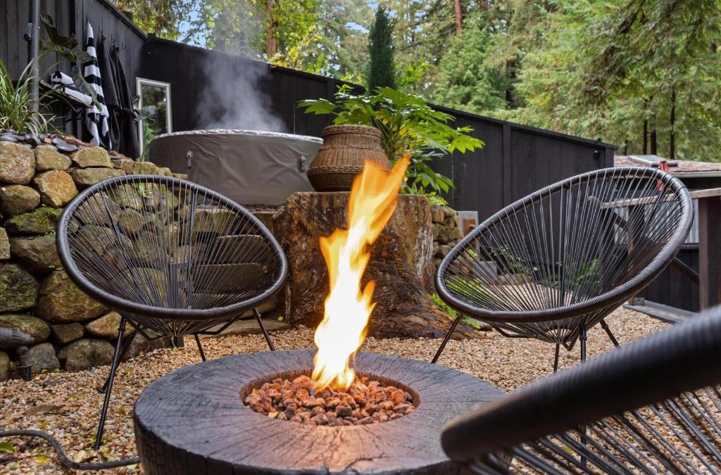 Guerneville House | The Black Nest - Hot Tub Romantic Getaway
